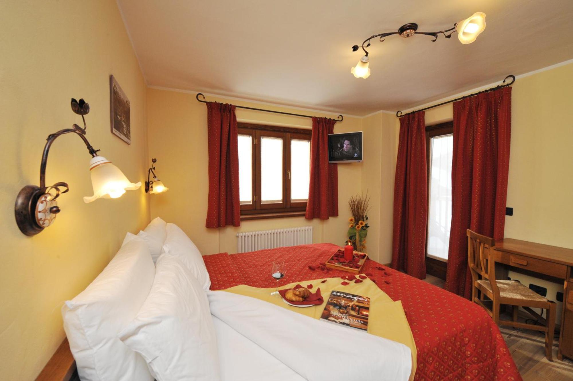 Hotel Le Petit Abri Champoluc Eksteriør bilde