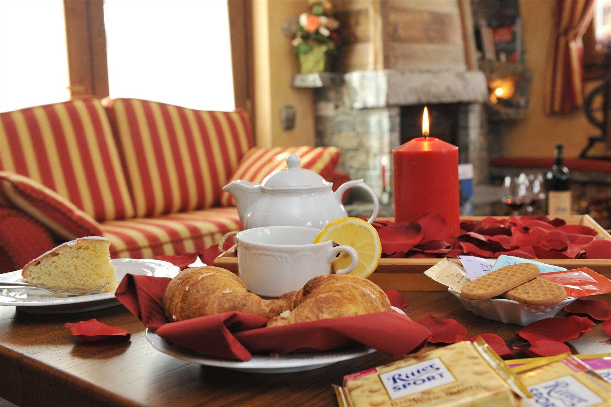 Hotel Le Petit Abri Champoluc Eksteriør bilde