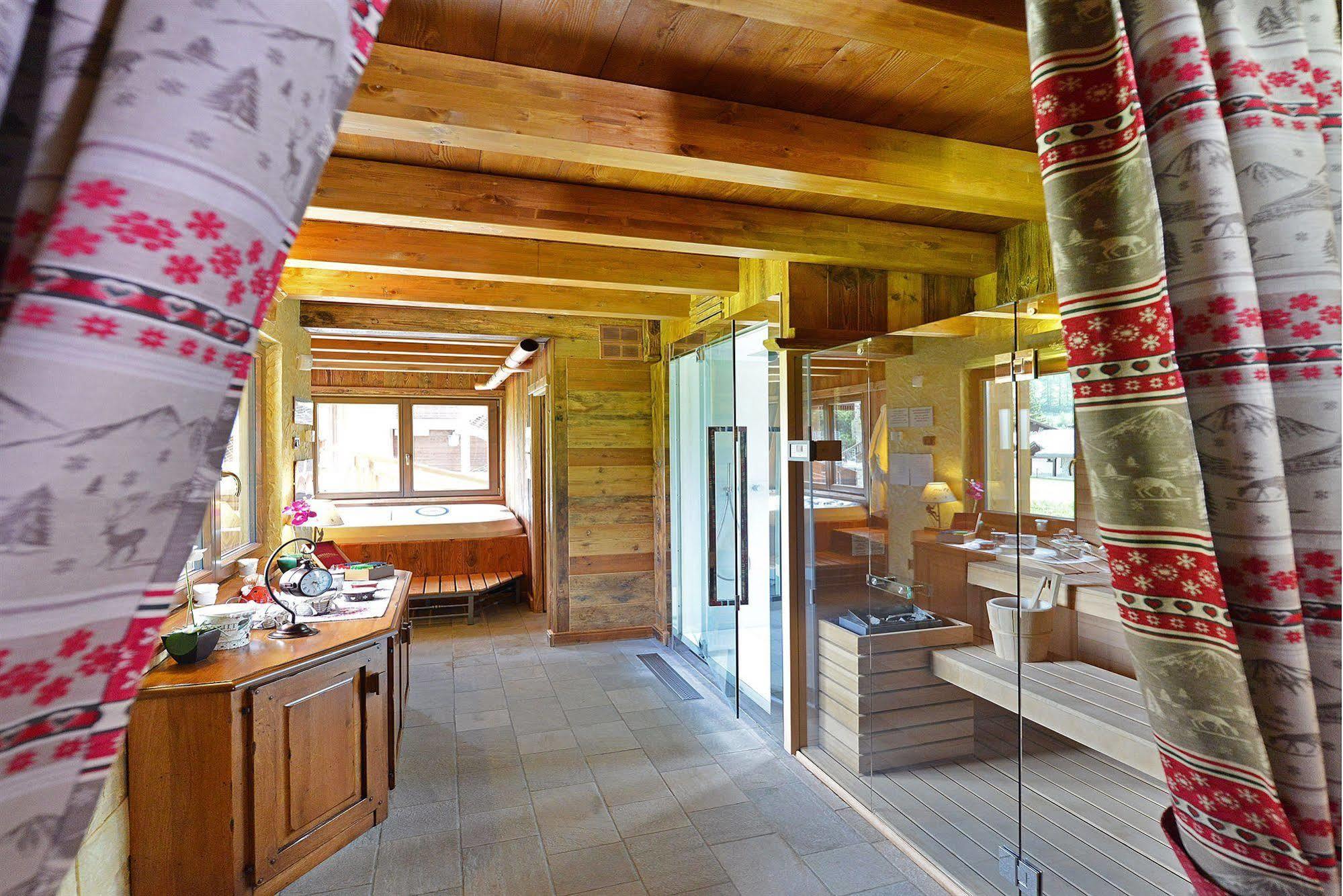 Hotel Le Petit Abri Champoluc Eksteriør bilde