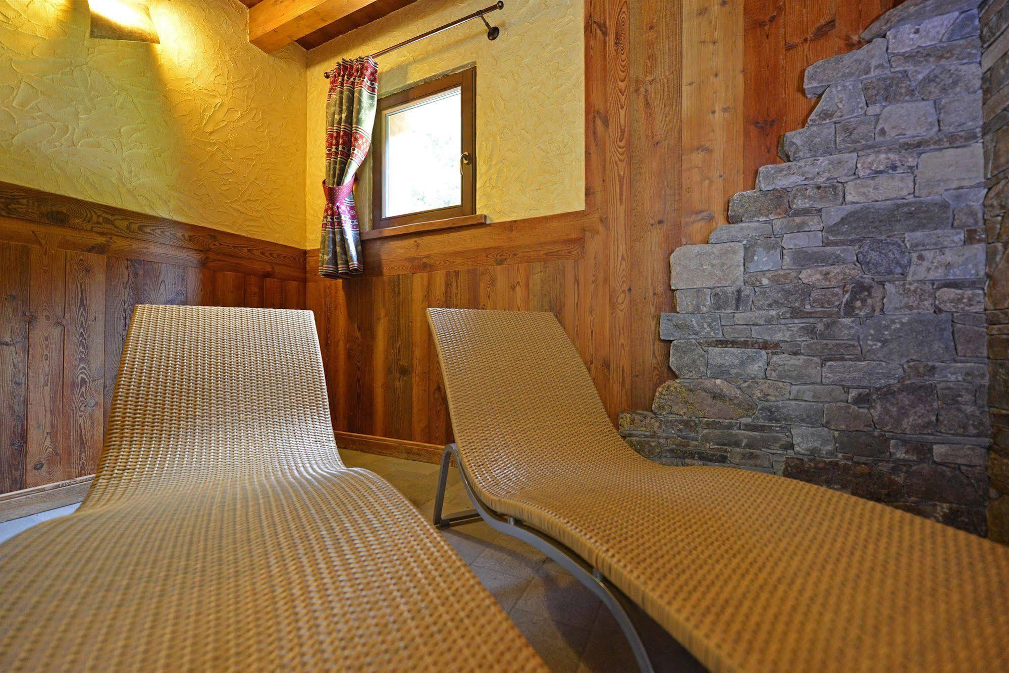 Hotel Le Petit Abri Champoluc Eksteriør bilde